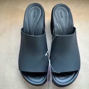 NWT Crocs Black Brooklyn Slide Heel Sandals with LightRide. Size 9